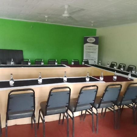 Sparkles Resort Meru Екстериор снимка